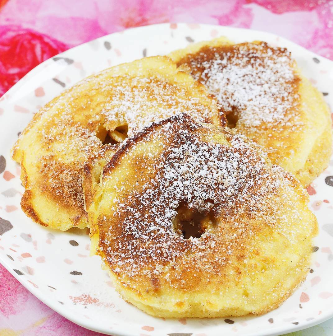 Яблука в тісті