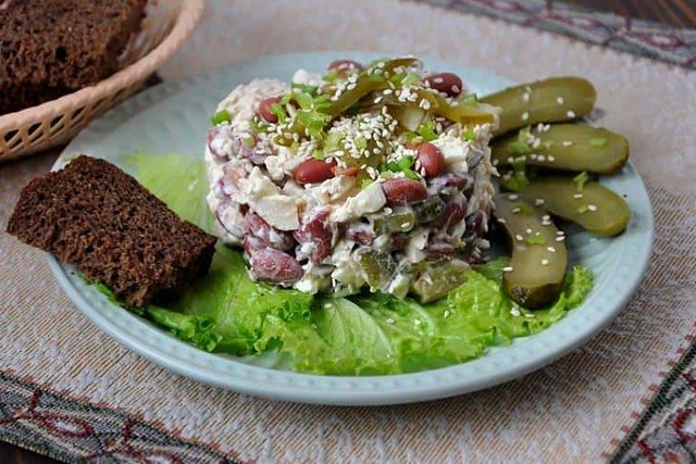 Рецепт салата з куркою і ананасом